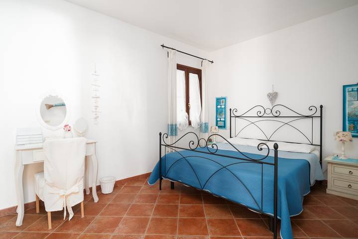 Appartamento intero, Appartamento S'ercole Deluxe con veranda esterna coperta e barbecue,  ideale per coppie. in Flumini, Posada