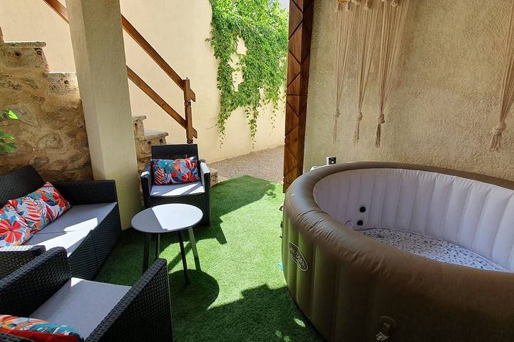 Location de vacances pour 4 personnes à Thézan-des-Corbières