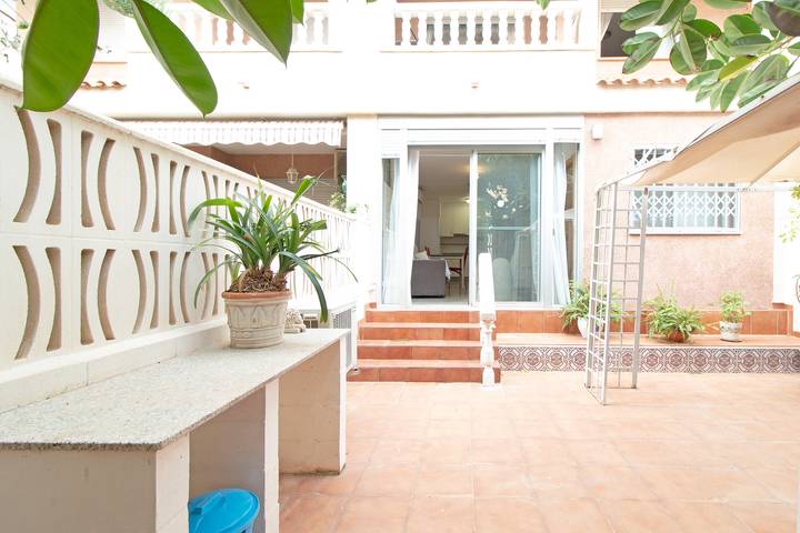 Ferienwohnung für 5 Personen, mit Terrasse und Garten sowie Pool in Canet d'En Berenguer