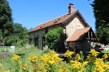 Gîte pour 4 personnes, avec jardin et vue, adapté aux familles dans Beyssac