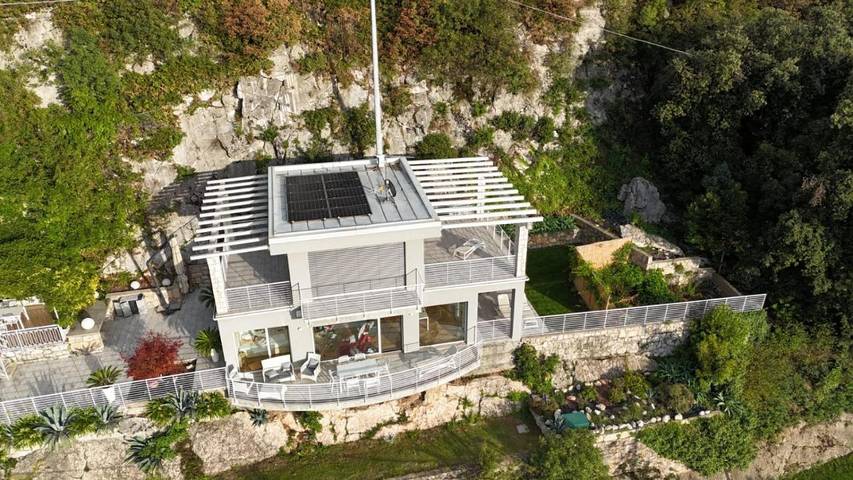 Villa für 6 Personen, mit Balkon und Whirlpool sowie Terrasse und Garten in Malcesine
