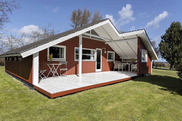 Ferieudlejning for 4 personer, med terrasse og have, husdyr tilladt på Langeland