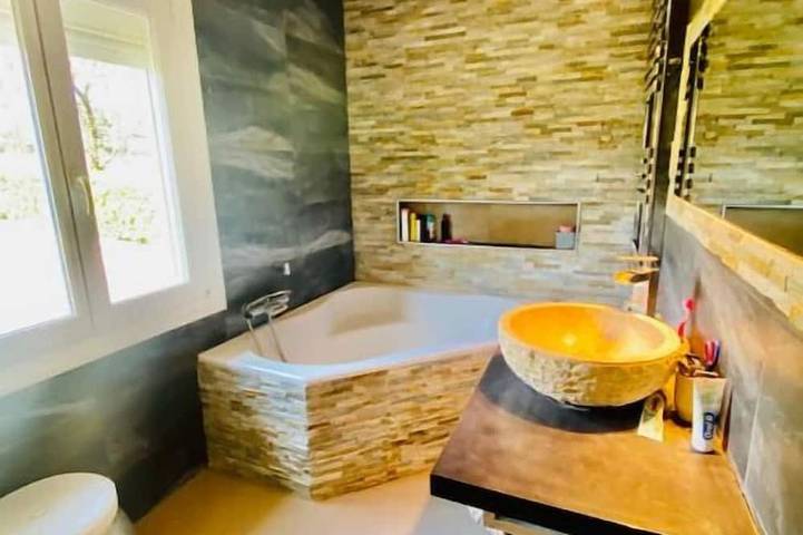 Charming House 4 bedrooms 3  bathrooms with pool near Valbonne in Roquefort-les-Pins, Mittelmeerküste (Frankreich)