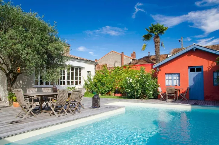 Alojamiento y desayuno para 2 personas, con piscina y jardín - 1