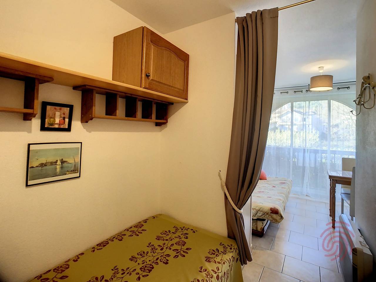 Entire studio, Cozy 17m² Ground Floor Studio with Creek View, Close to Lamalou-les-Bains Center and Thermal Baths in Lamalou-les-Bains, Béziers region