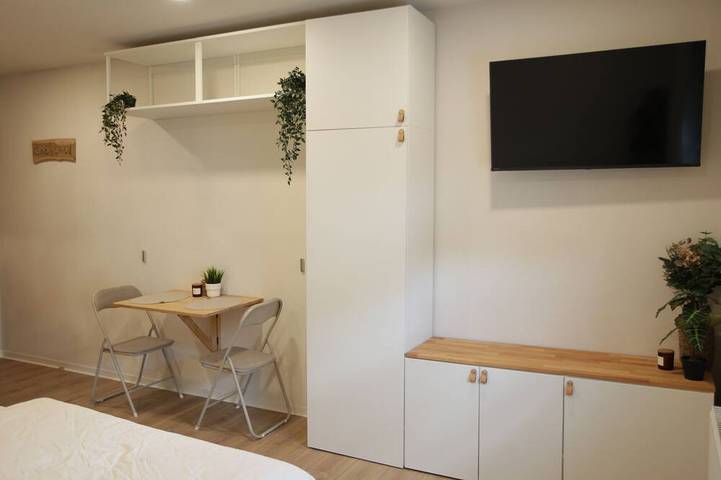 Ganze Wohnung, Gemütliches Ferienzimmer am Fuße der Lochen mit Einkehrmöglichkeit im Haus. in Balingen, Albsteig Etappe 14