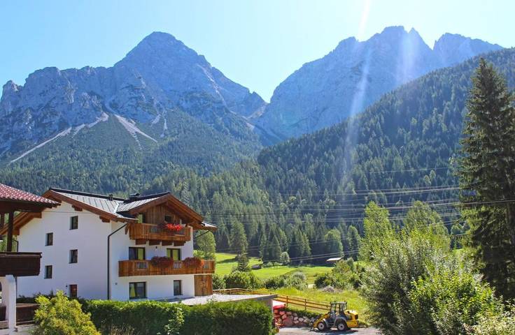 Ferienwohnung für 6 Personen, mit Balkon und Ausblick sowie Garten in Biberwier
