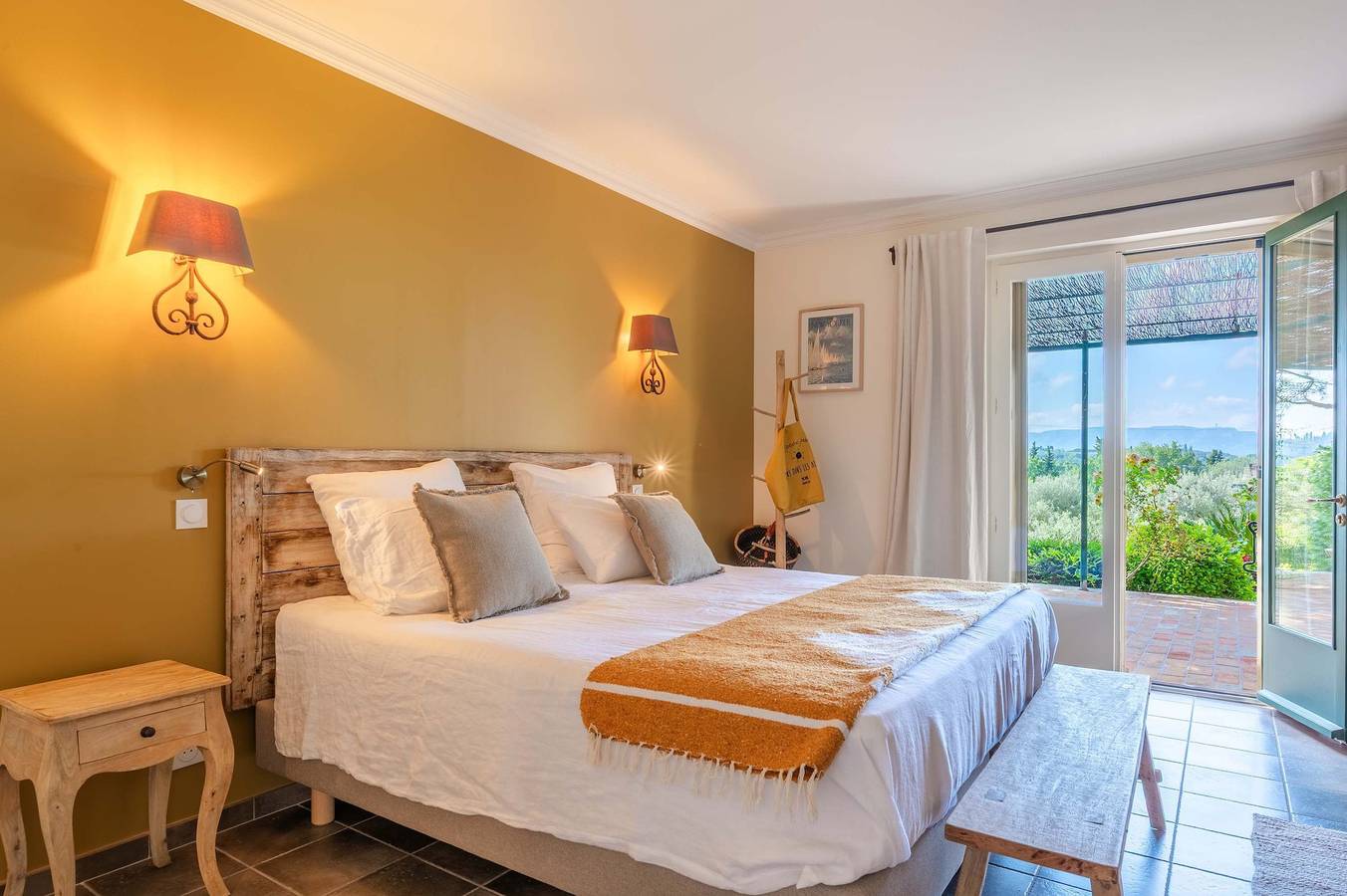 Le Mas Ela  a  Your Family Haven with Private Pool in Eyragues, Region de Arles