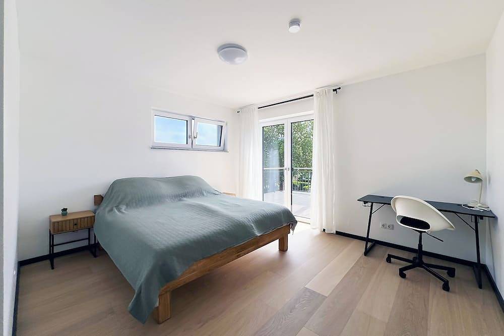 Entire apartment, Luxurious 4-room penthouse with jacuzzi, roof terrace, parking space, e-charging station in Wachtberg, Rhein-Sieg-Kreis