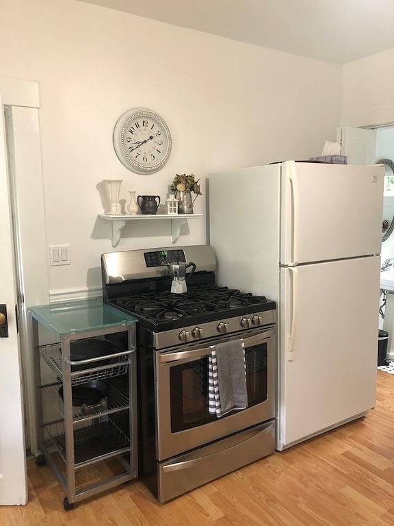 Heritage Home In The Heart Of Nelson in Nelson, Whitewater Ski Resort