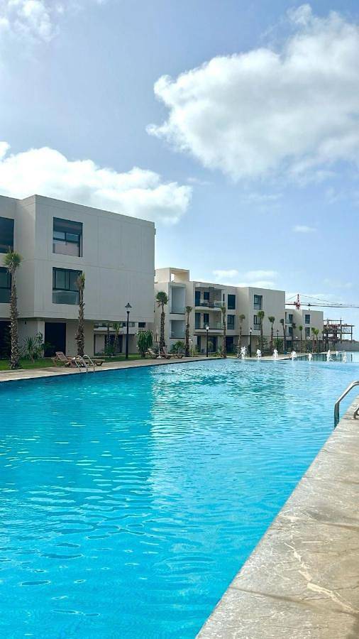 Appartement de vacances pour 4 personnes, avec balcon ainsi que vue et piscine