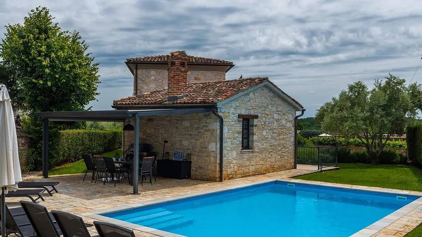Villa pour 8 personnes, avec terrasse ainsi que jardin et piscine, animaux acceptés à Barat - 4