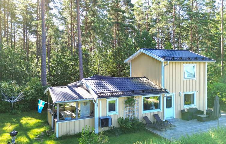 Ferienhaus für 5 Personen, mit Terrasse und Garten sowie Seeblick