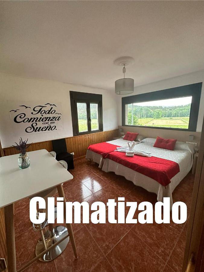 Casa de huéspuedes para 4 personas, con vistas además de jardín y piscina, Se admiten mascotas en Galicia