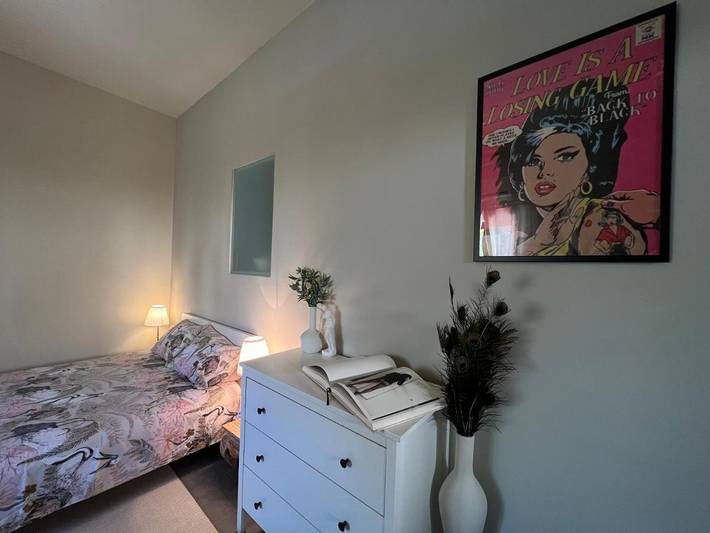 Gîte pour 2 personnes, avec terrasse et vue dans Oróklini