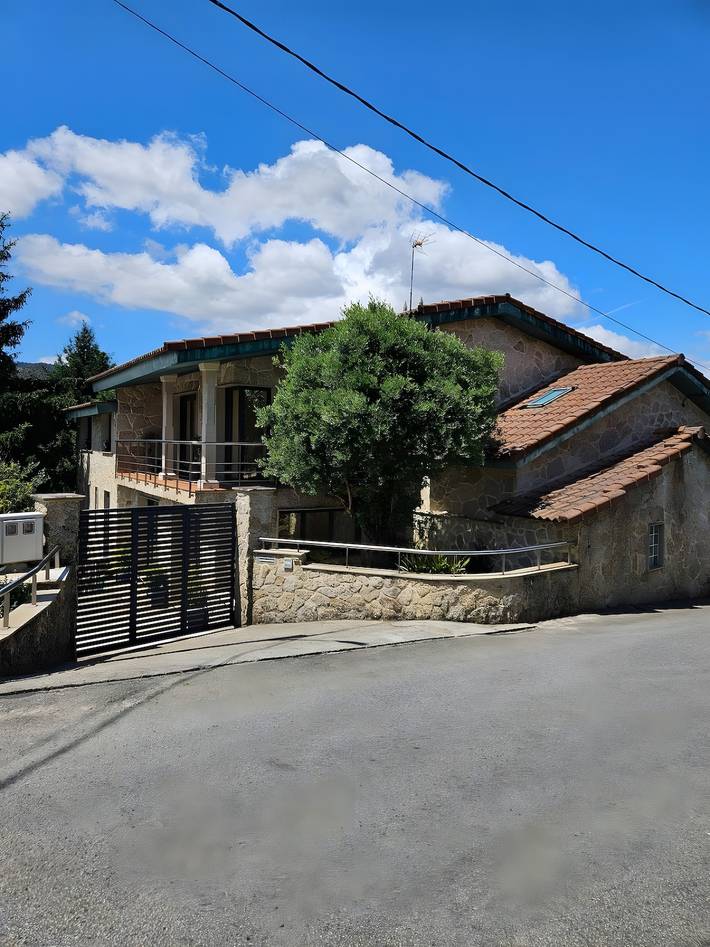 Ferienhaus 'La Masía' mit Bergblick, saisonalem Pool und Wlan in Ponteareas, Pontevedra Provinz