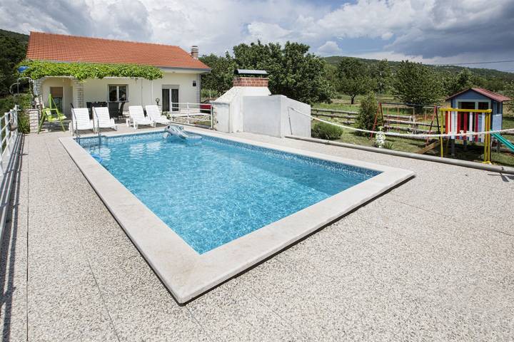 Ferienhaus für 6 Personen, mit Garten und Pool