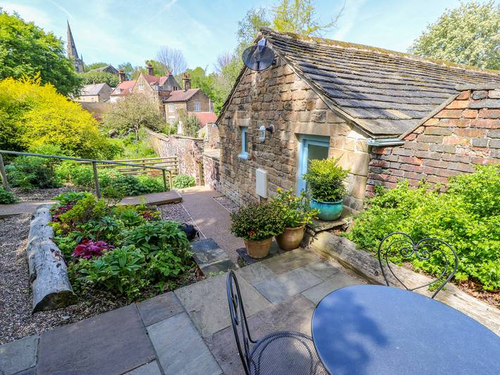 Glamping for 6 people, with garden in Derbyshire