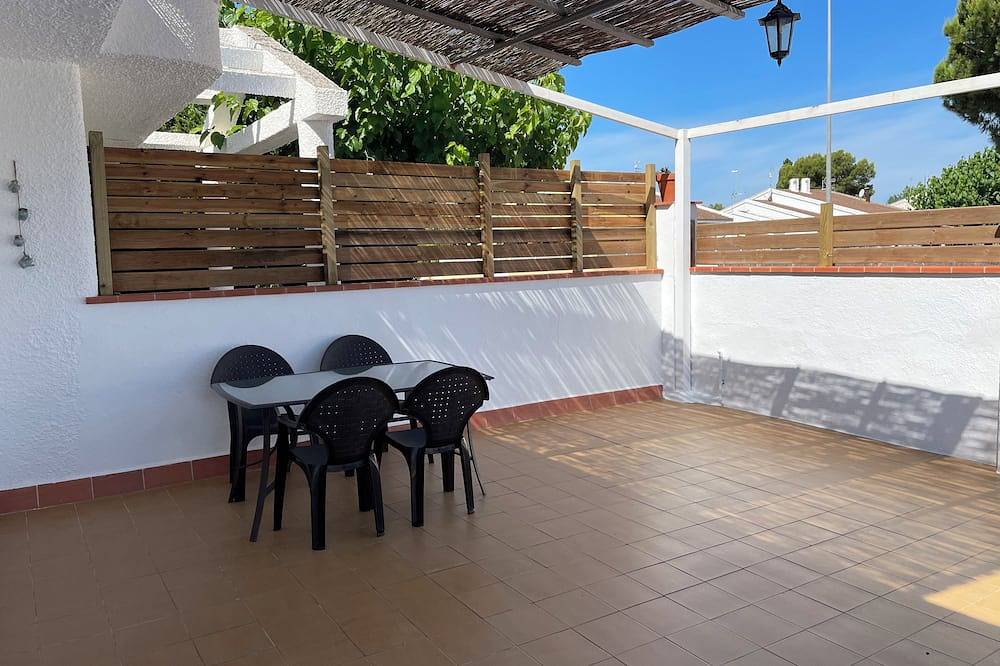 Casa Rogi, con piscina,ideal para familia,en calle principal y cerca de la playa in Riumar, Delta del Ebro