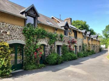 Cottage pour 28 personnes, avec terrasse ainsi que jardin et jacuzzi, animaux acceptés à Hambye