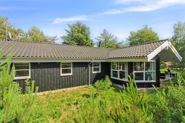 Ferieudlejning for 8 personer, med Jacuzzi og Terrasse samt Sauna i Thorup Strand