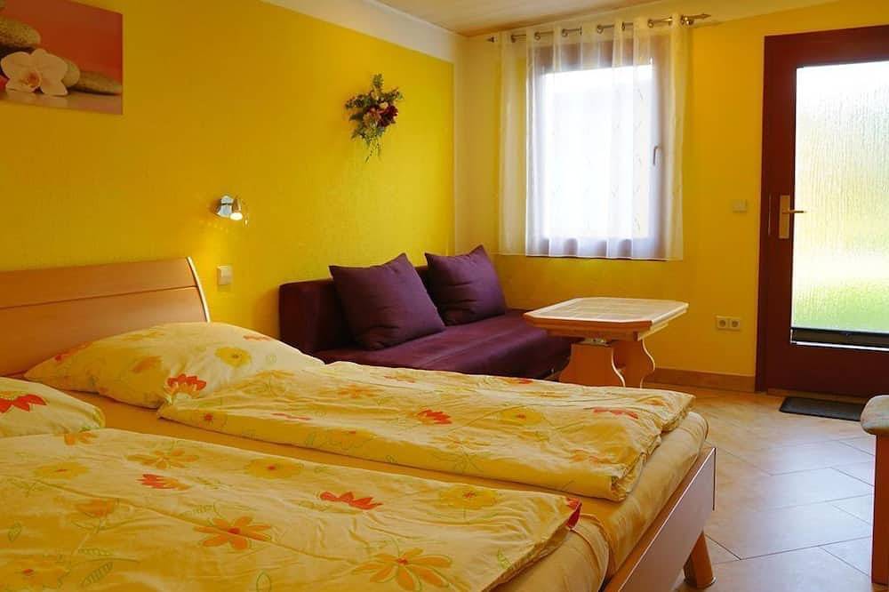Doppelzimmer, Dusche, Wc - Pension Nr. 13 in Pirna, Elbsandsteingebirge