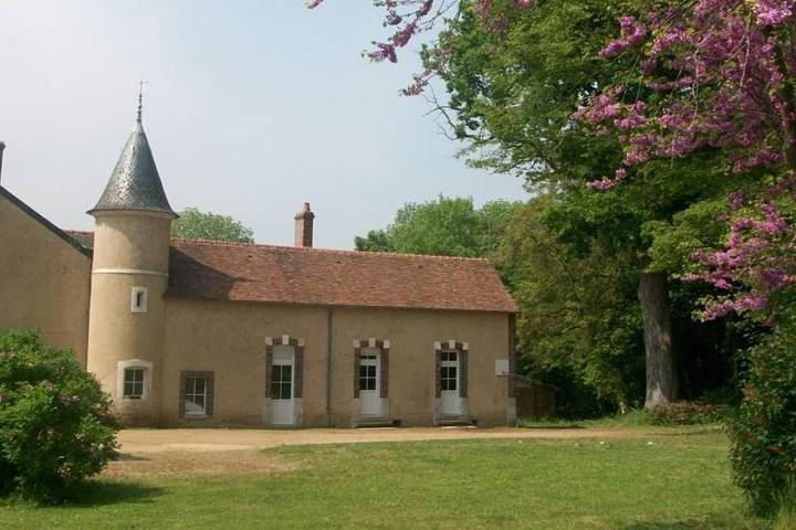 Location de vacances pour 11 personnes, avec vue ainsi que terrasse et jardin, animaux acceptés à Montbouy