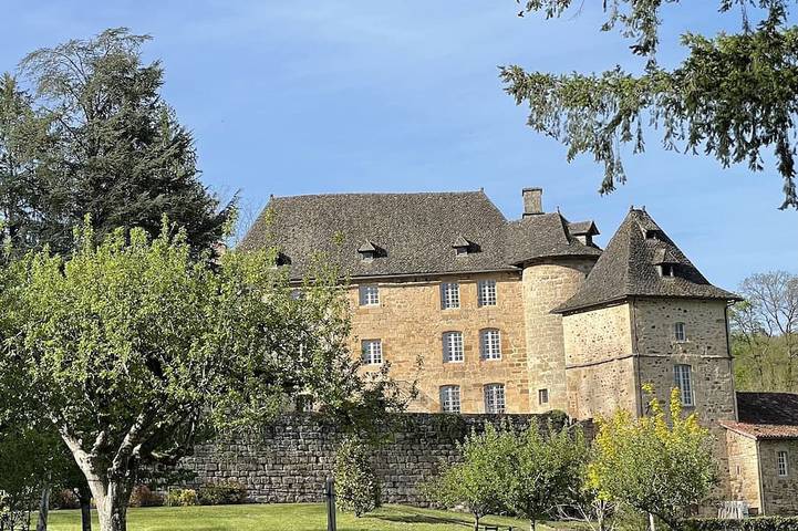 Gîte pour 22 personnes, avec jardin à Terrou