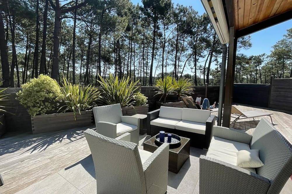 Superb Terrace, house All Comfort Near Beach, Swimming Pool, Paisible. Forest view in Lacanau Ocean, Lacanau