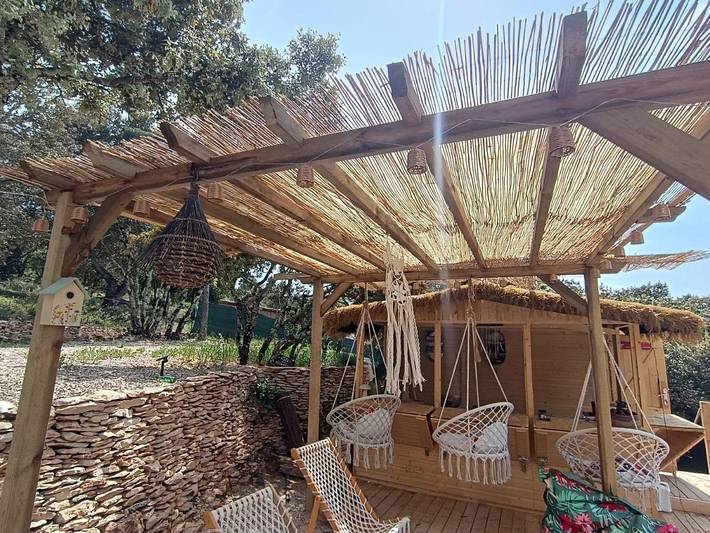 Location de vacances pour 6 personnes, avec vue ainsi que jardin et piscine, animaux acceptés à Blauvac - 4