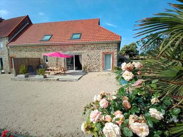 Gîte pour 4 personnes, avec terrasse et jardin à Bacilly