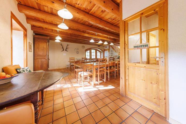 Location de vacances pour 15 personnes, avec jardin ainsi que piscine et vue, animaux acceptés dans Léotoing - 3