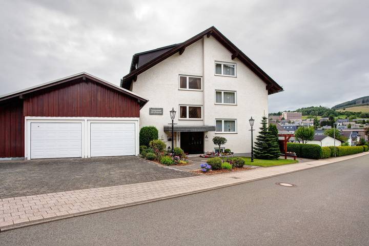 Appartement entier, "Haus zur Laterne" avec vue sur la montagne, jardin partagé et Wi-Fi in Willingen, Upland