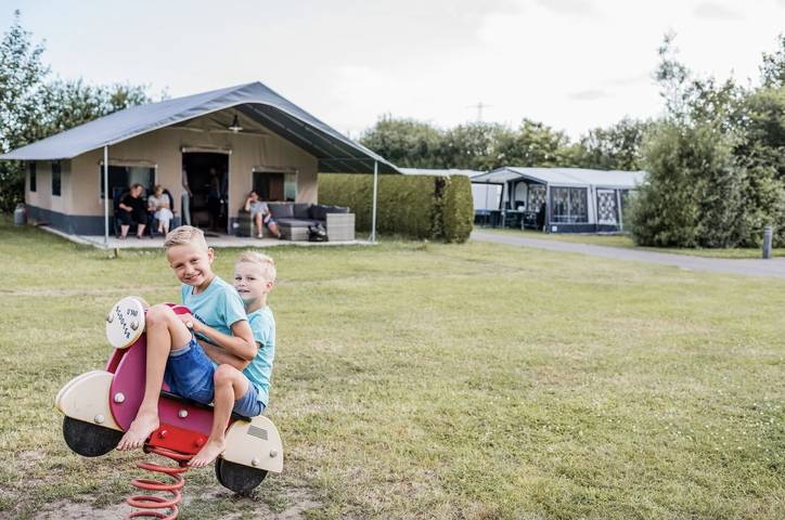 Chalet para 5 personas, con jardín además de vistas al lago y piscina en Provincia de Gerona - 4