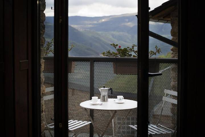 Vakantieappartement voor 5 personen, met terras en uitzicht in Sort