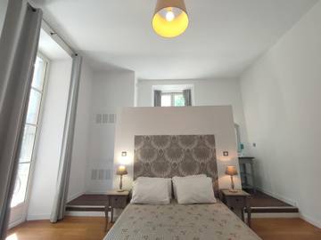 Gîte pour 2 personnes, avec vue ainsi que terrasse et piscine, animaux acceptés à La Redorte