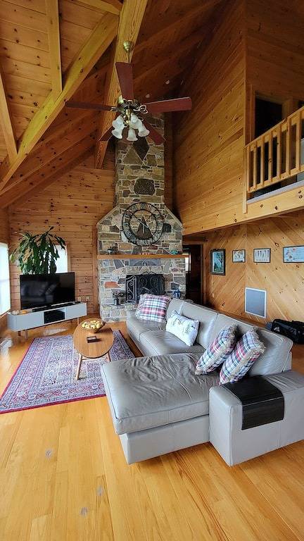Secluded Hilltop Retreat: Log Cabin + Hot Tub in Seneca Rocks