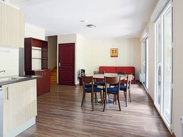 Gîte pour 6 personnes, avec terrasse et piscine, animaux acceptés à Germ