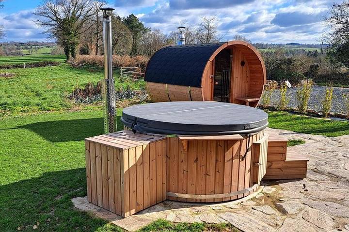 Location de vacances pour 2 personnes, avec vue et sauna ainsi que terrasse et jardin à Saint-Denis-de-Jouhet