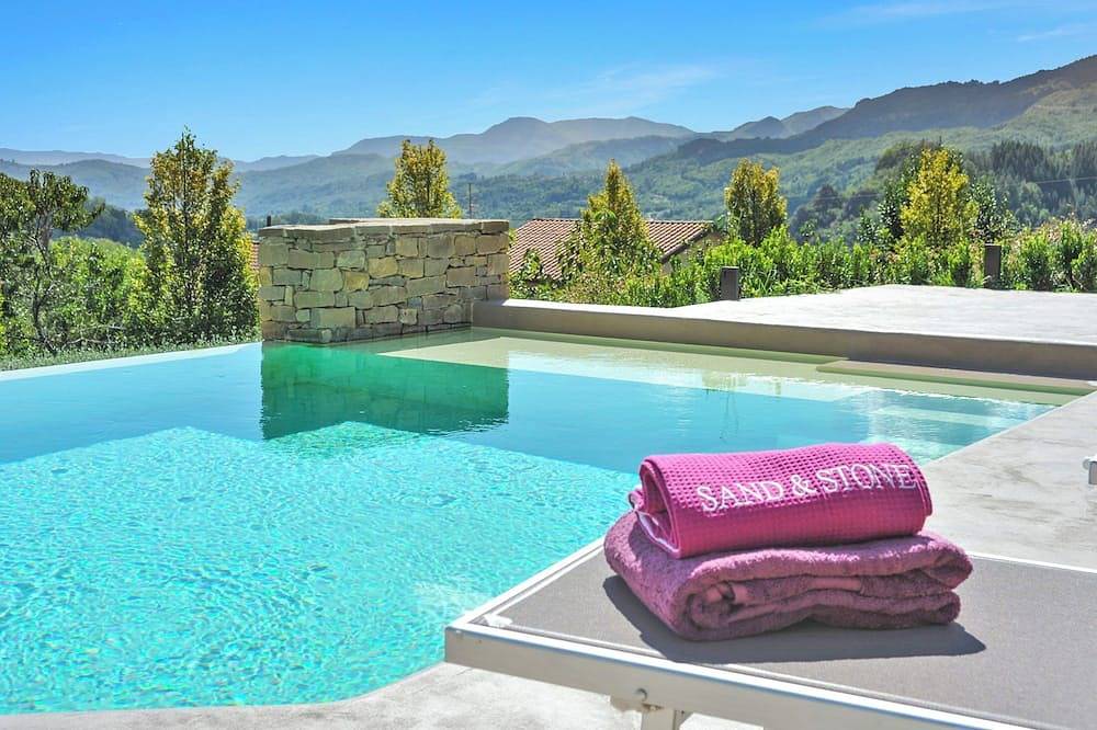 Neu!Moderne Villa,„ Endless Infinity Pool;Bergblick; zu Fuß zu den Einrichtungen in San Romano in Garfagnana, Garfagnana