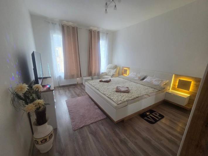 Ferienwohnung für 5 Personen, mit Balkon und Terrasse sowie Garten und Ausblick in Altenburg