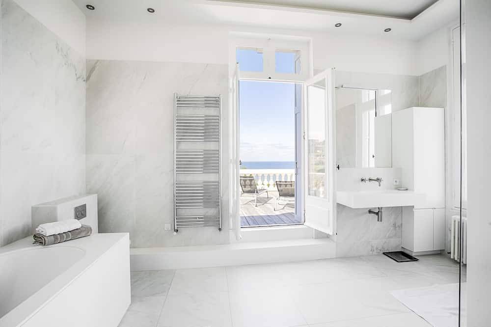 Villa Rosina. Waterfront. Direct, private access to Deauville beach in Benerville-sur-Mer, Lisieux und Umgebung