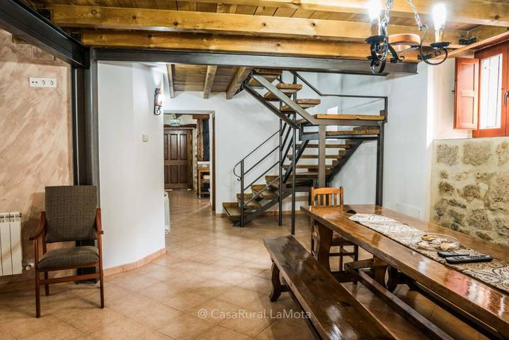 Casa rural para 18 personas, con vistas y terraza - 1