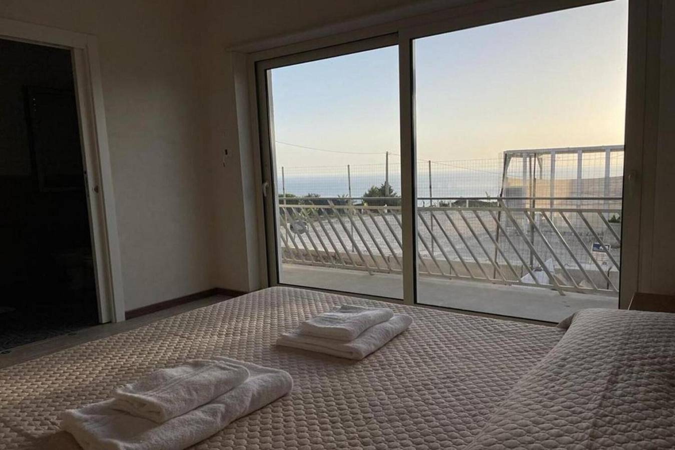 Room 'Vista Mare 3' with Shared Terrace, Wi-Fi and Air Conditioning in Siculiana, Agrigento Province