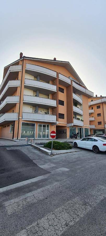 Appartamento per 7 persone, con Balcone e Terrazza nonché Panorama a Avezzano