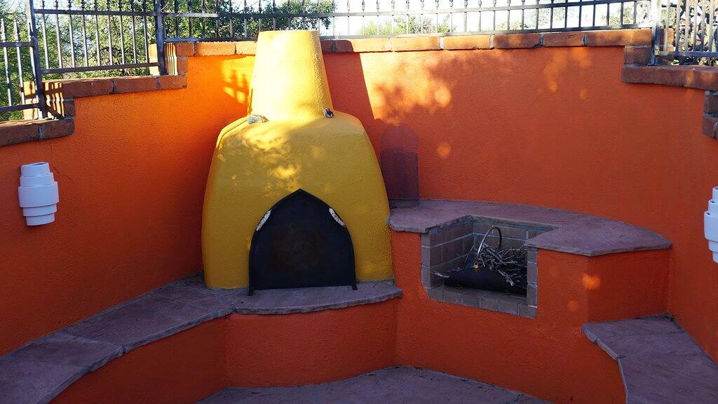 Privacy and views, with Saguaro National Park -East at the end of the street in Saguaro Nationalpark
