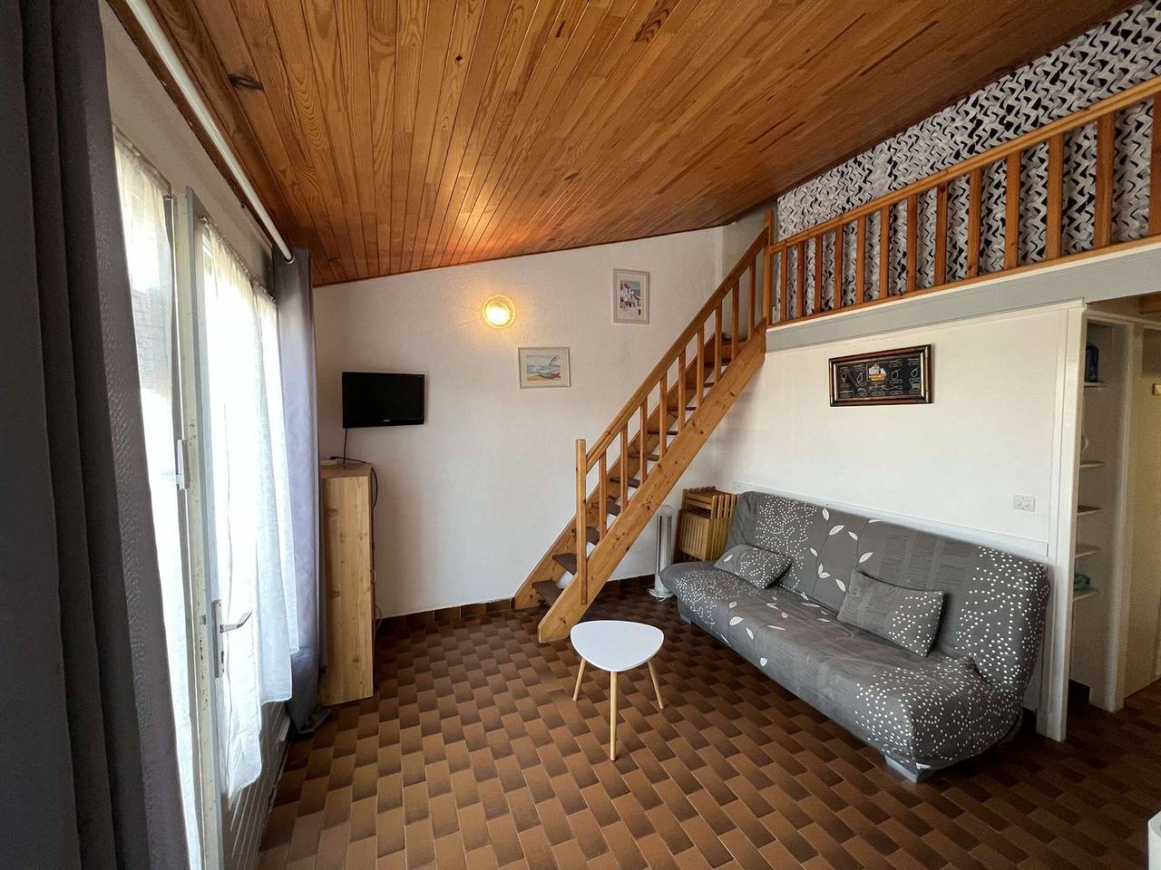 Appartement entier, Appartement T2 Cabine, Rez-de-Jardin, Parking, Lave-Linge, Terrasse, Accès Plage à 30m in Cap d'Agde, Agde