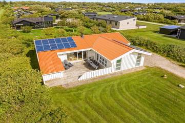 Ferienhaus für 8 Personen, mit Sauna und Whirlpool sowie Terrasse in Kærgården