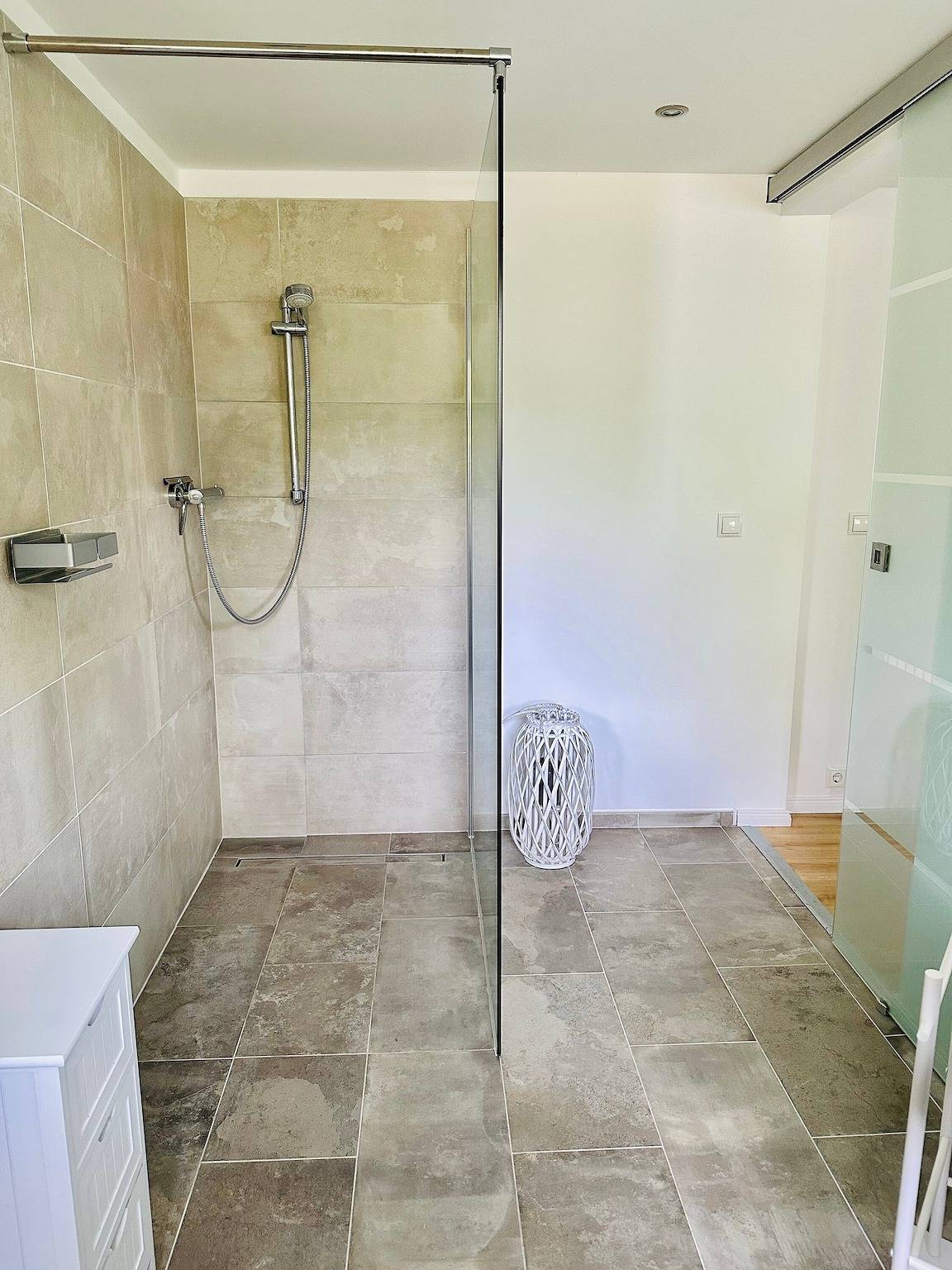 Ganze Wohnung, Ferienwohnung „Manthei“ mit eigener Terrasse, privatem Garten und Wlan in Kluis, Rügen