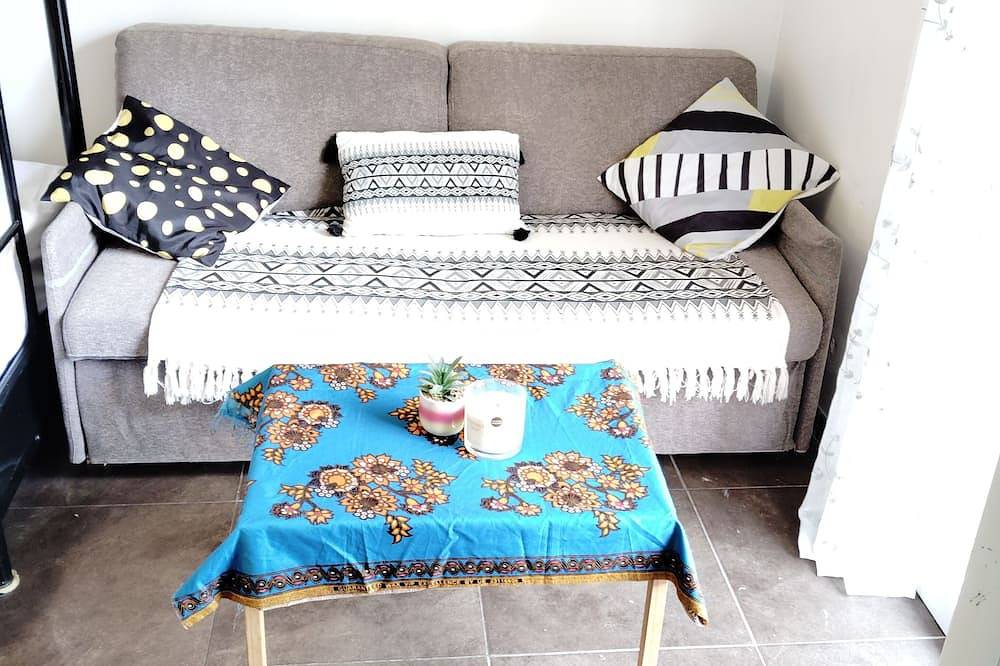 Entire apartment, Studio Chaleureux Sans Vis-à-vis in Vernon (Normandy), Évreux region